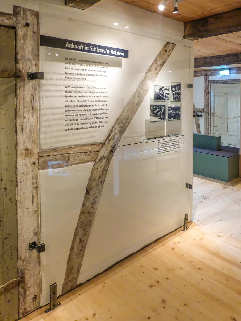 Ausstellung Fremdes Zuhause, UV-Direktdruck auf ESG-Glas und Forex, Direktdruck Hamburg (Foto 8)
