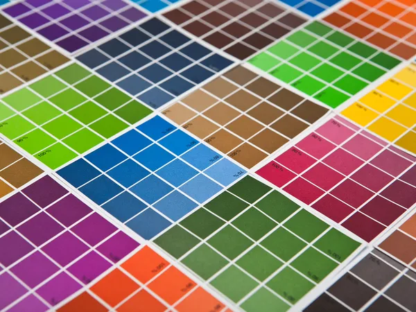 Lösemittelfreier UV-Direktdruck auf Holz – farbstark und filigran direkt aufs Material, Hamburg