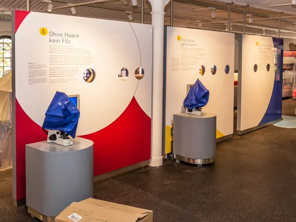 Großformatdruck für Messebau und Ausstellung in Hamburg – Exponate und Wandgrafik