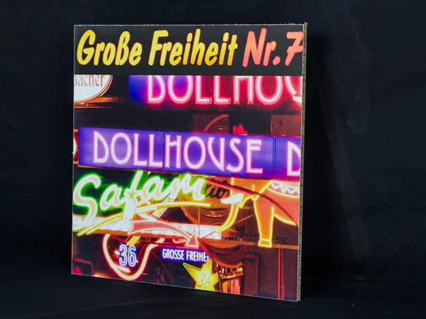 UV-Direktdruck auf ReBoard-Wabenkarton – Display aus Hamburg
